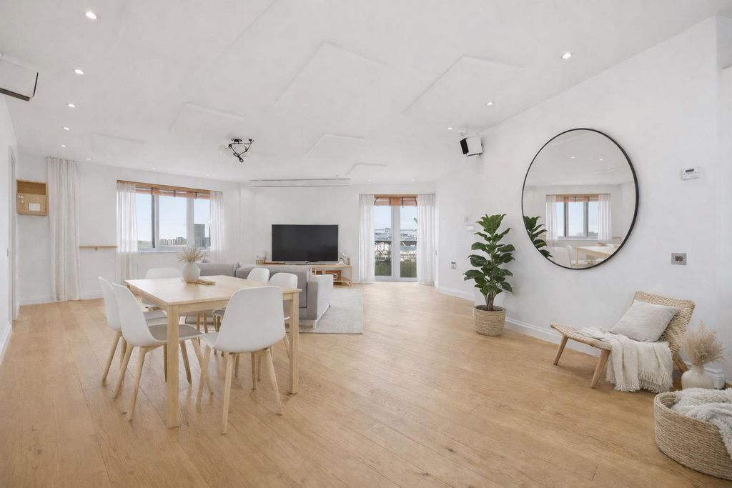 Property photo 1 of 36