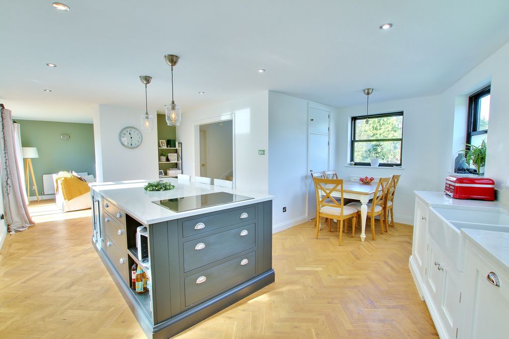 Property photo 2 of 20 Img_8172-Img_8174