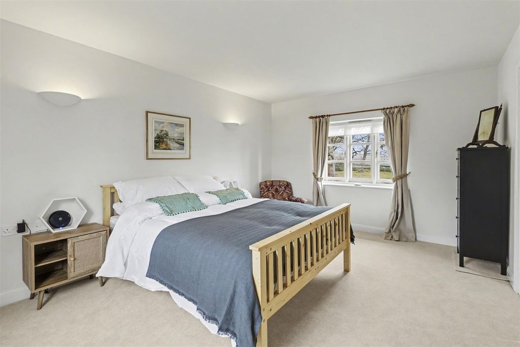 Property photo 3 of 38
