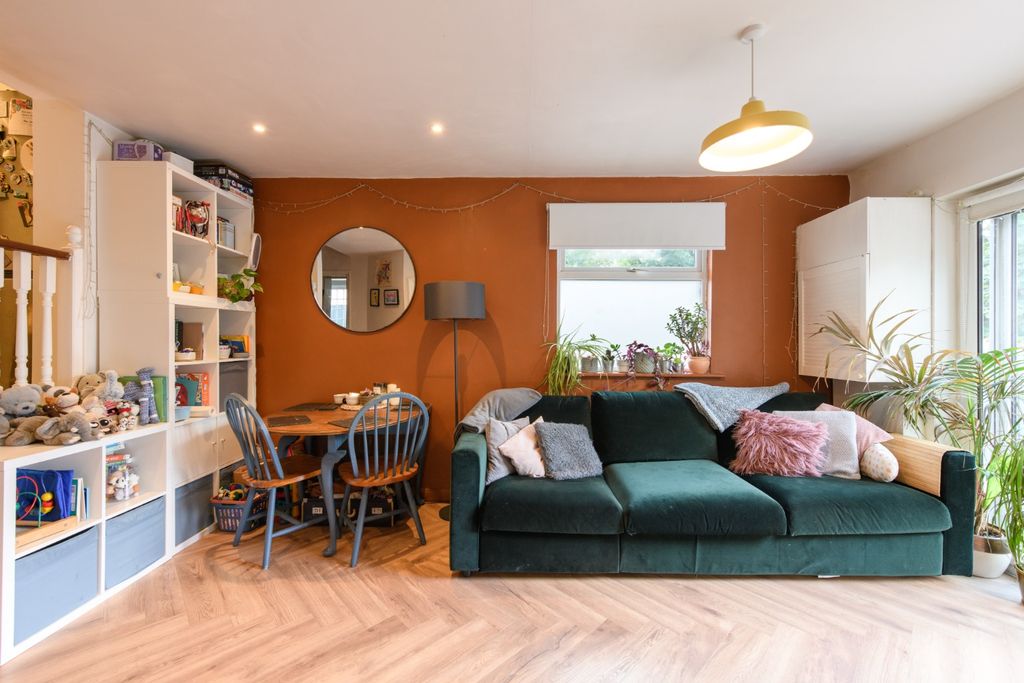 Property photo 2 of 18 5336632