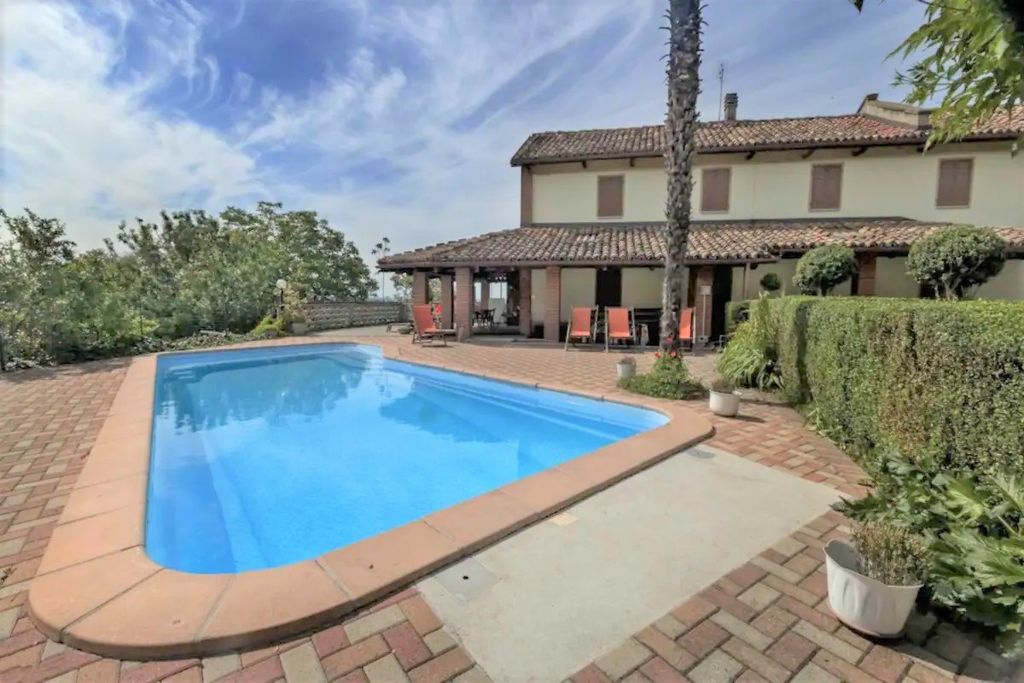 Property photo 3 of 11