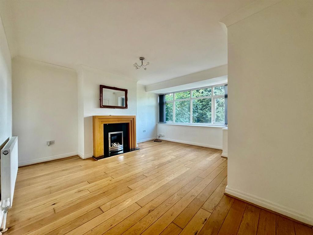 Property photo 2 of 17 Living Room:
