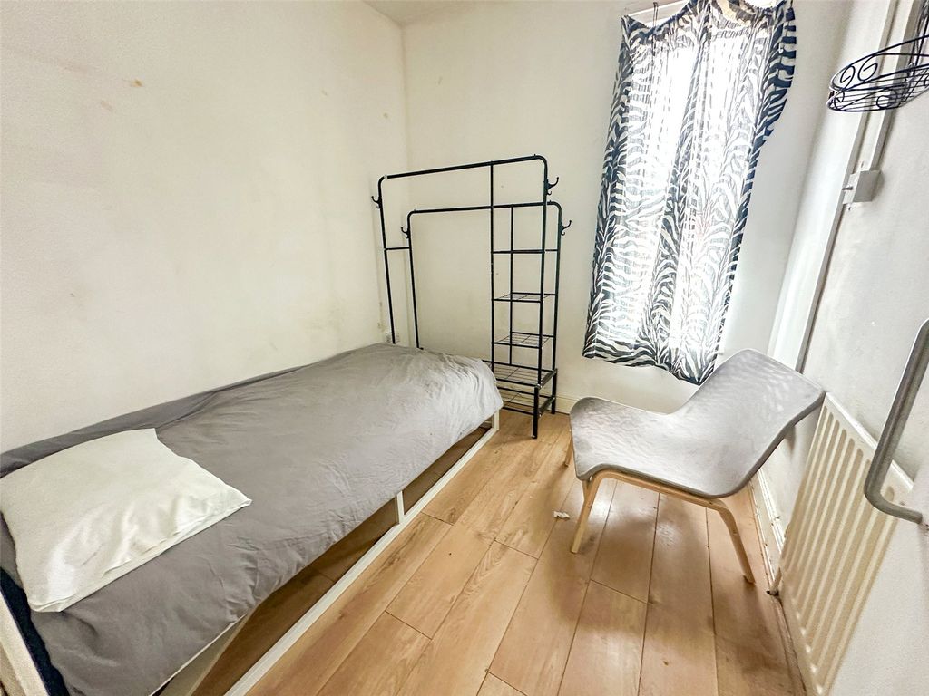 Property photo 3 of 8 Picture No. 04