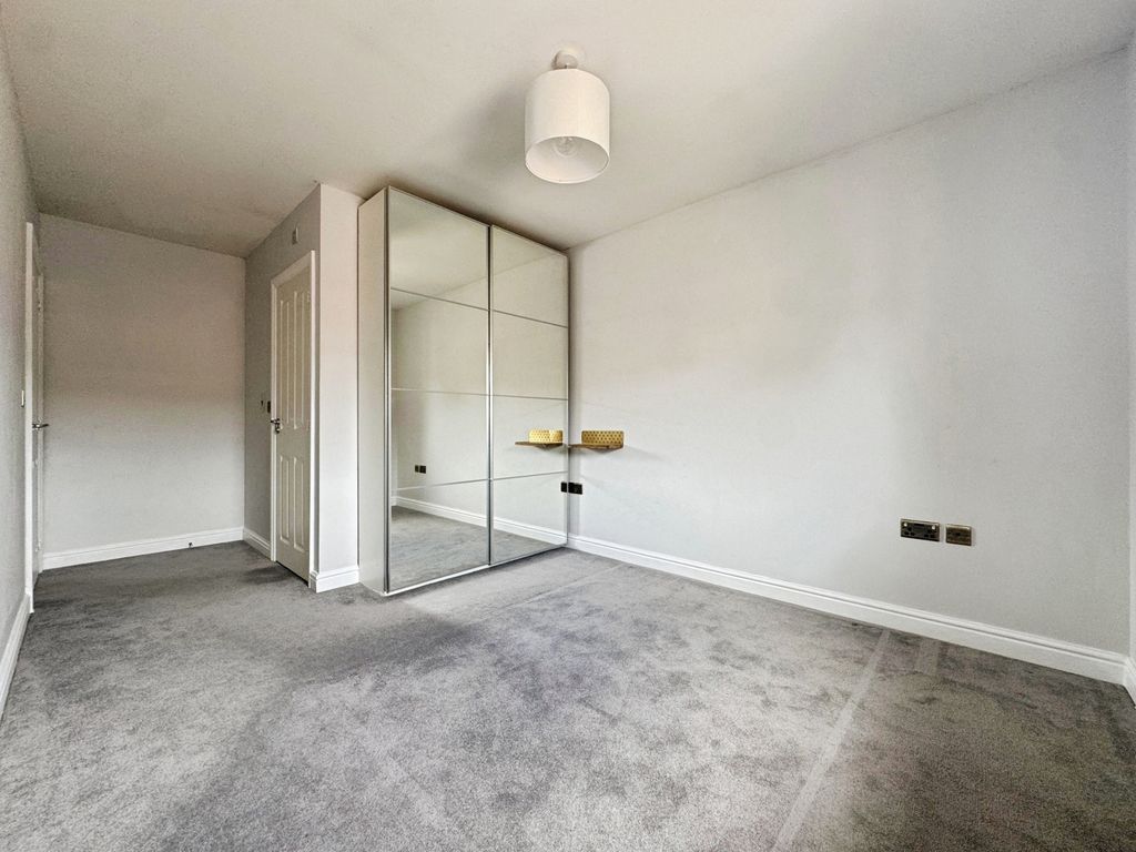 Additional image 7 of 2 bed flat for saleGibson Drive, Bracknell, Berkshire RG12