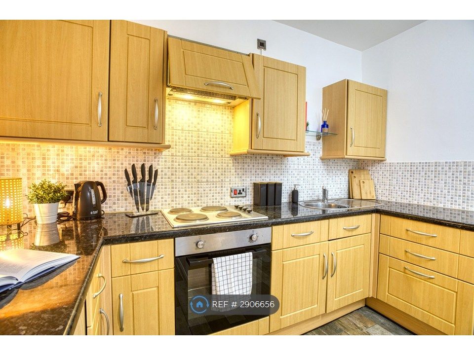 Property photo 1 of 32