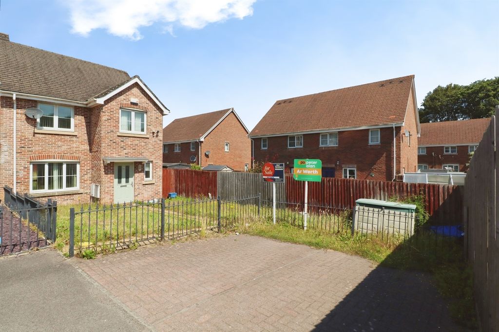 Property photo 2 of 18