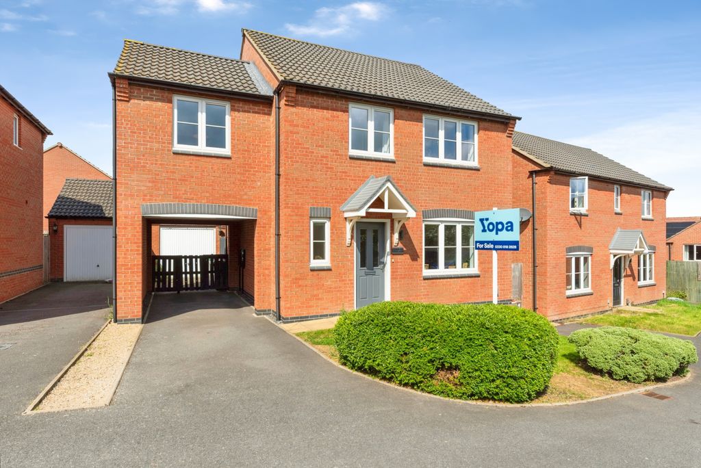 Property photo 1 of 14 35_Alnwick_Way-22
