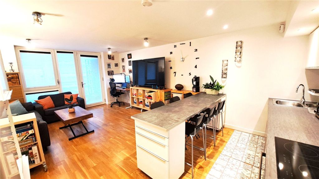 Property photo 2 of 18 Picture No. 28