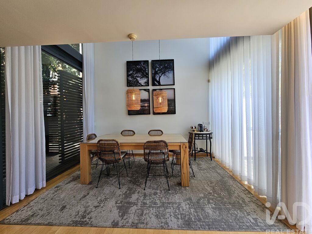 Property photo 2 of 28