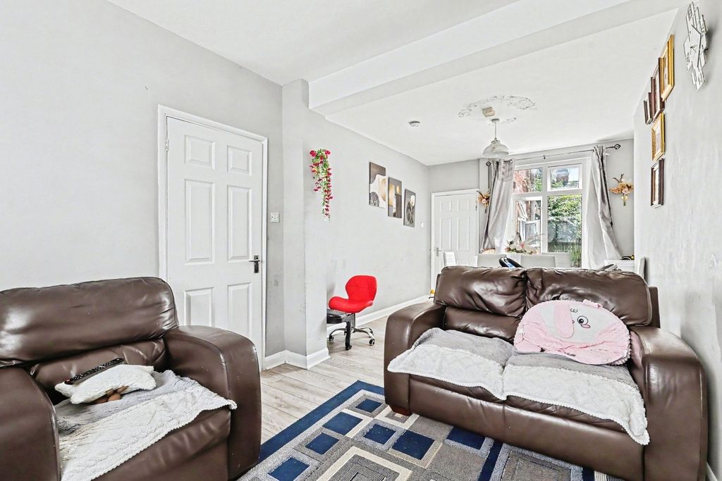 Property photo 3 of 15 Pbox-Img.Jpg