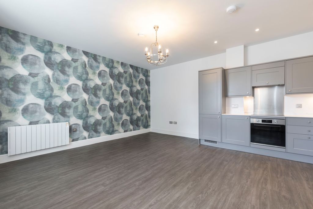 Property photo 3 of 7 Flat 4, Stirling House-01