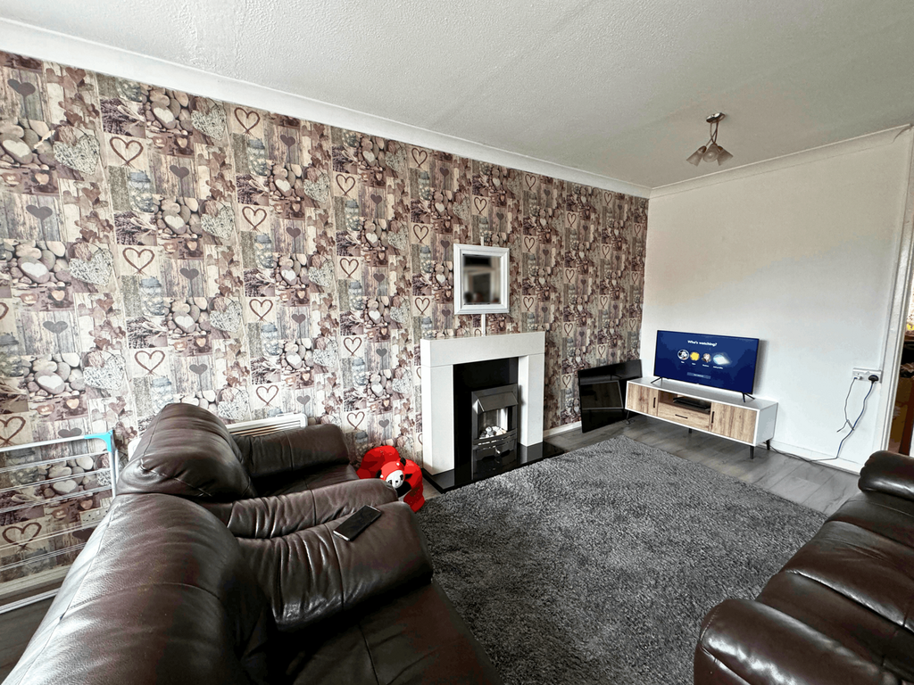 Property photo 1 of 10 Living Room
