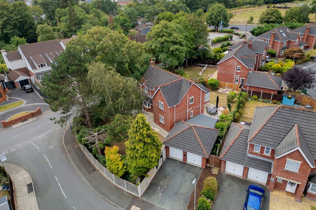 Property photo 2 of 47