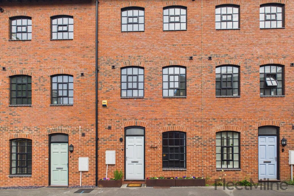 Property photo 3 of 31 Falcon Works Court