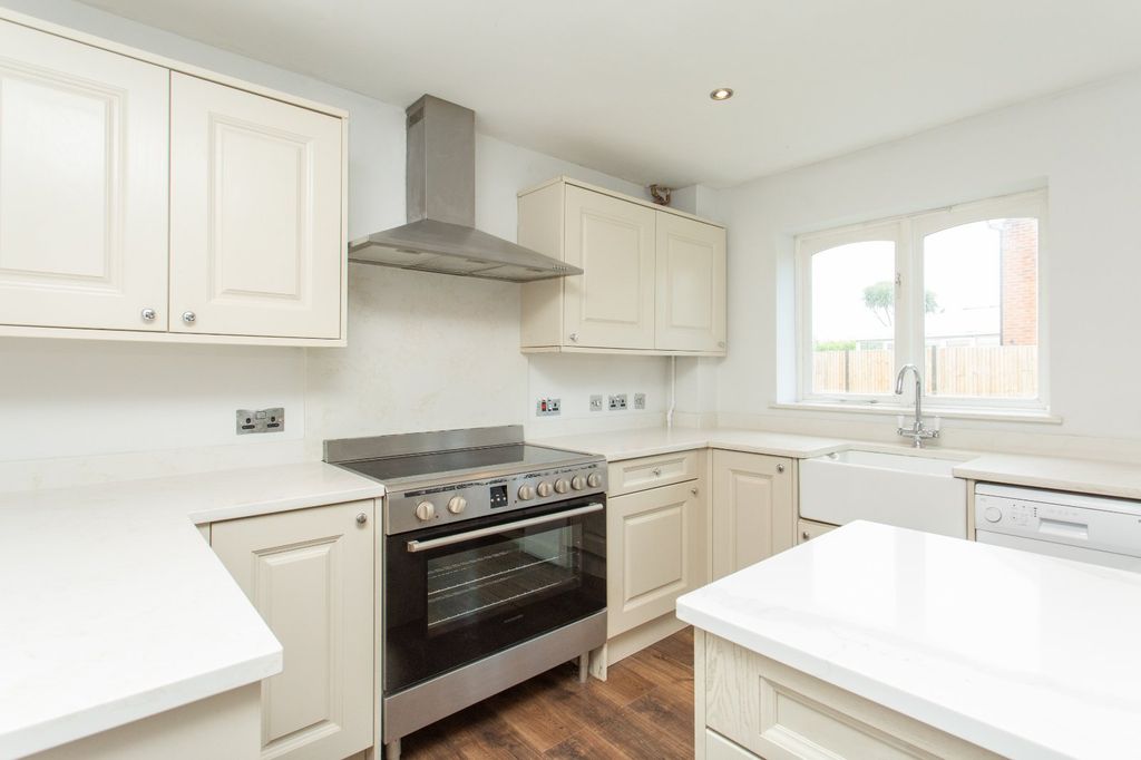 Property photo 3 of 14 Picture 3