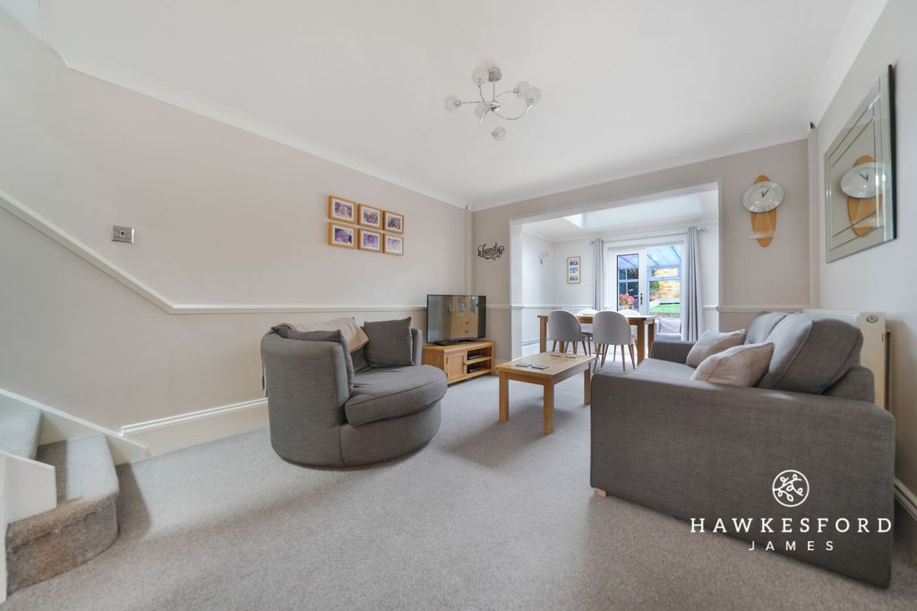 Property photo 2 of 20 Peregrine Drive, Sittingbourne - Lounge