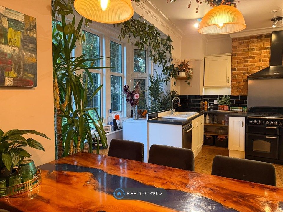 Property photo 3 of 15 Our Stunning Shared Kitchen