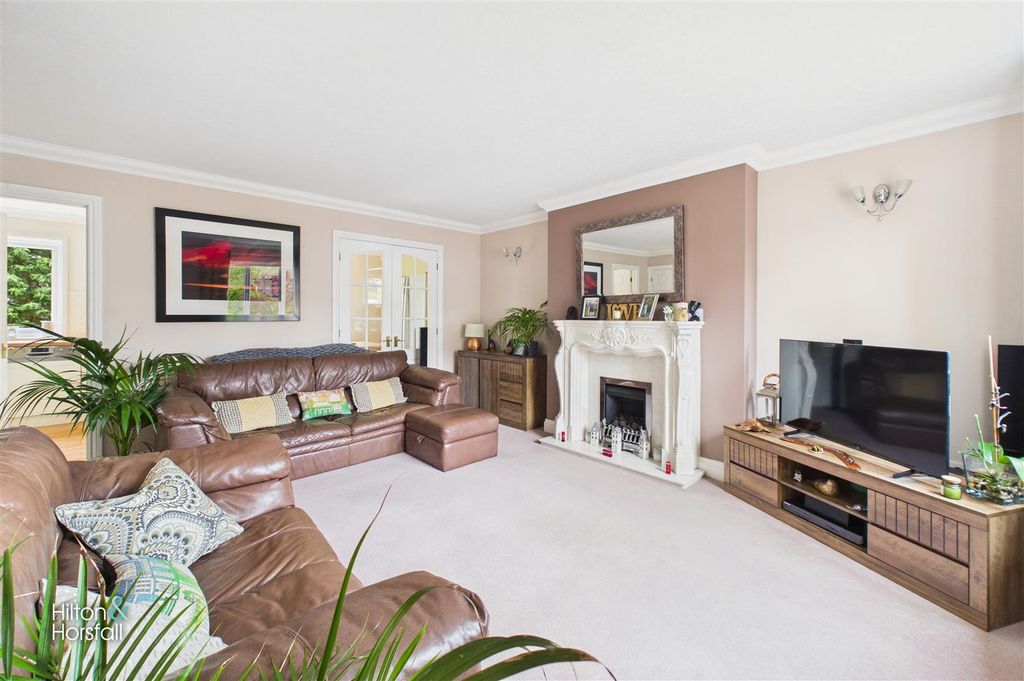 Property photo 3 of 18 Deepdale Green