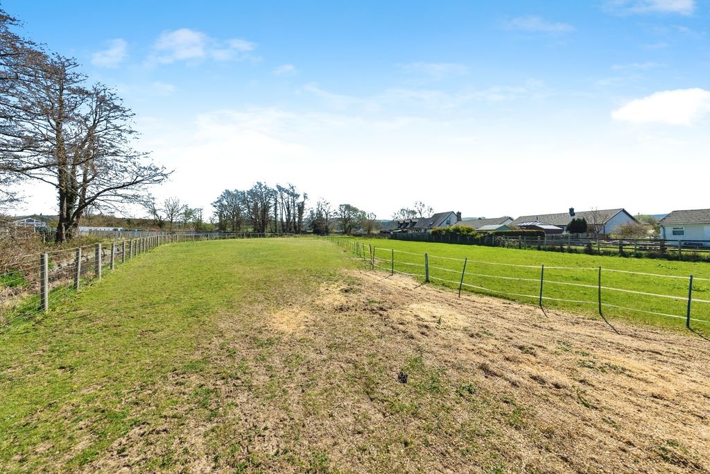 Property photo 3 of 17 Photo