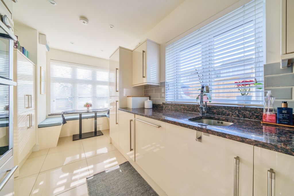 Property photo 2 of 15 Kitchen/Breakfast