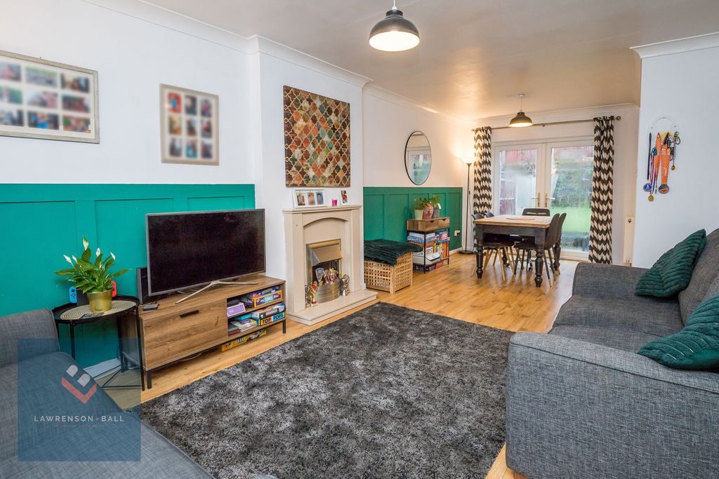 Property photo 1 of 13 Living/Dining Room