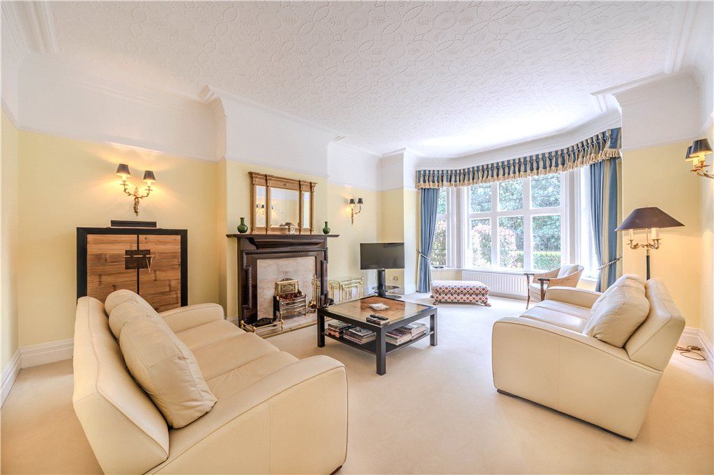 Property photo 2 of 19 Sitting Room
