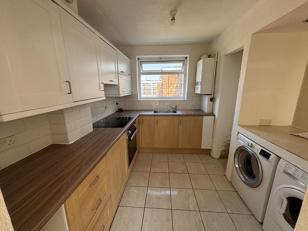Property photo 2 of 6 Kitchen