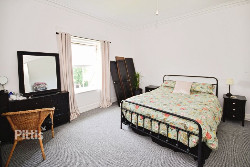 Property photo 3 of 12 Bed 1 A