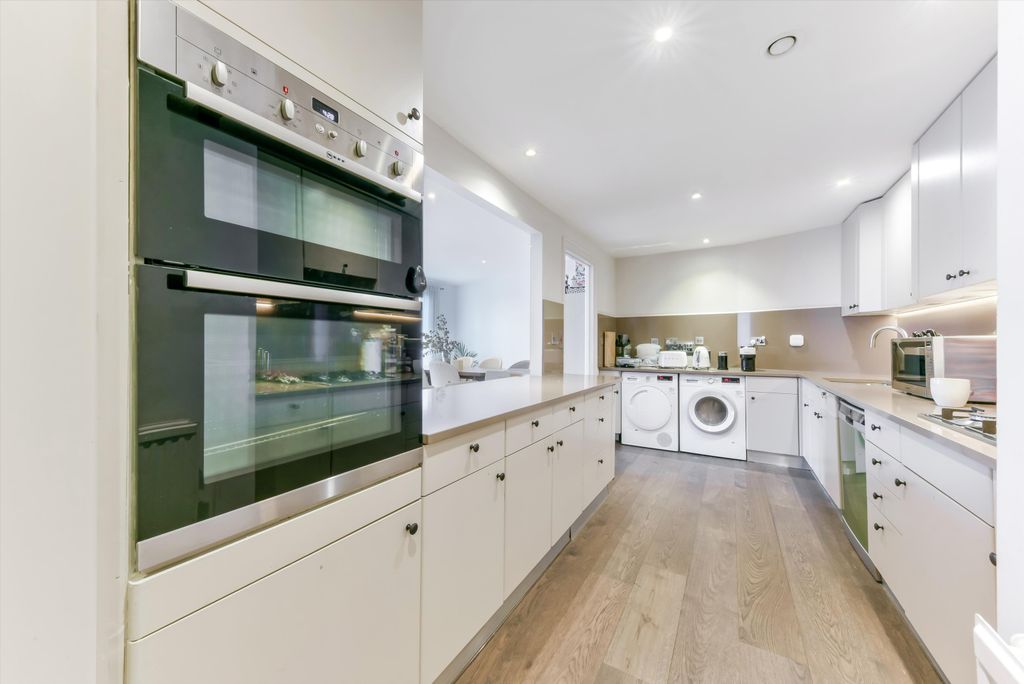 Property photo 3 of 16 Image