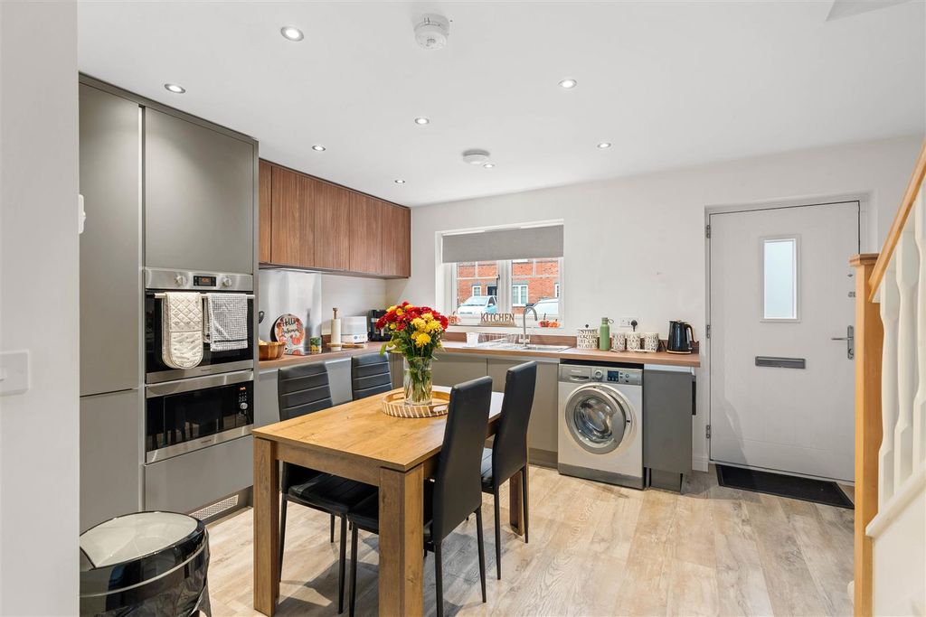 Property photo 2 of 22 Kitchen / Diner