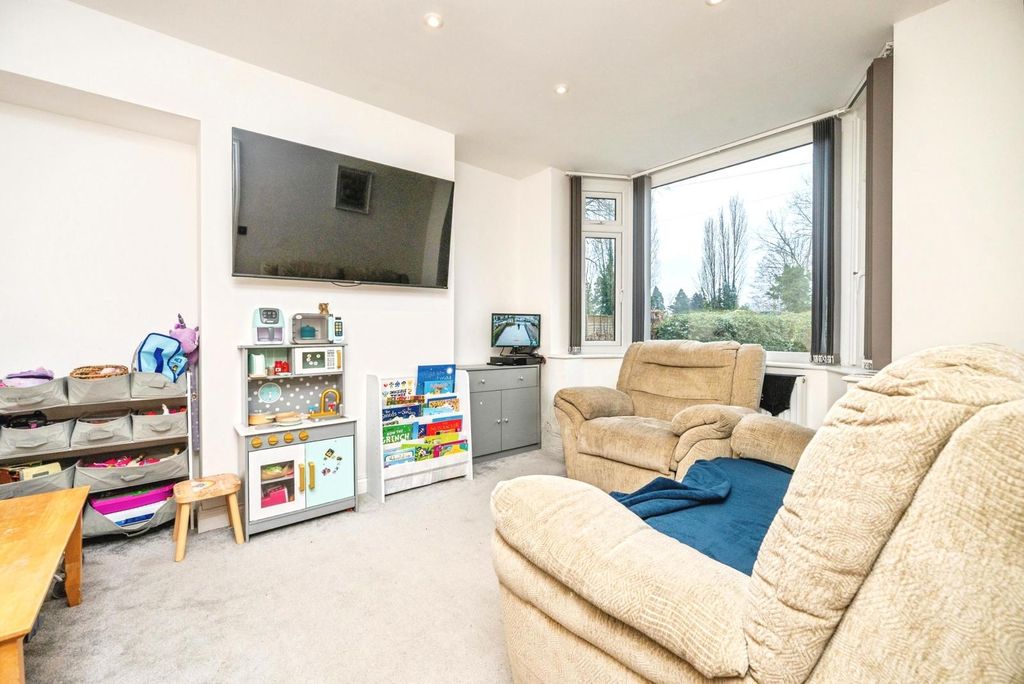 Property photo 2 of 21 Living Room