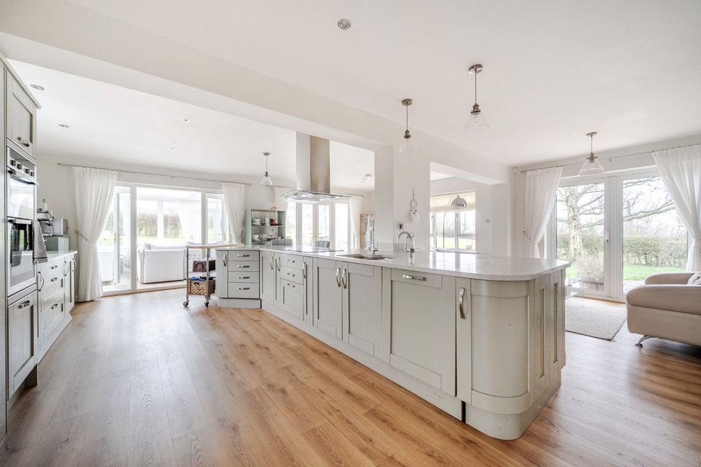 Property photo 3 of 19 Picture No. 17