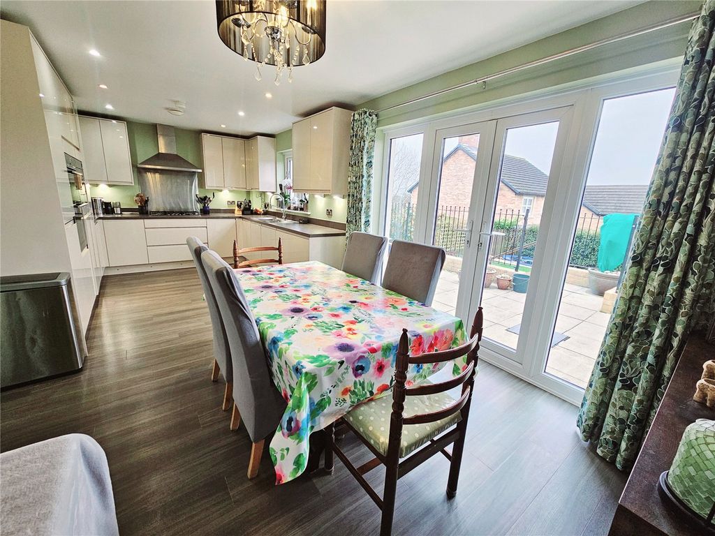 Property photo 2 of 21 Kitchen/Diner