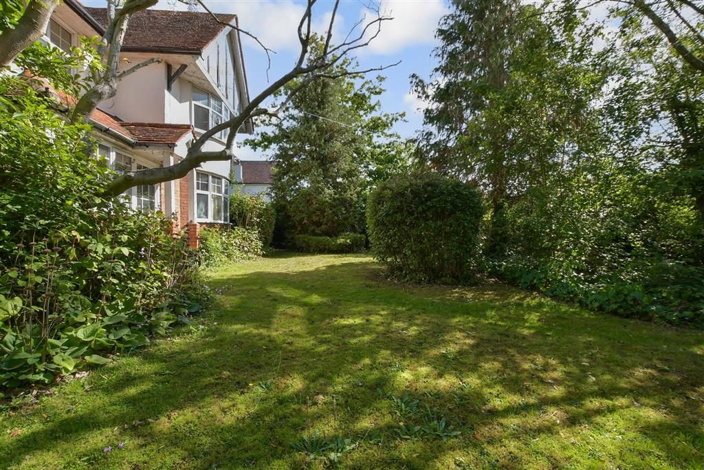 Property photo 2 of 13 Front Garden
