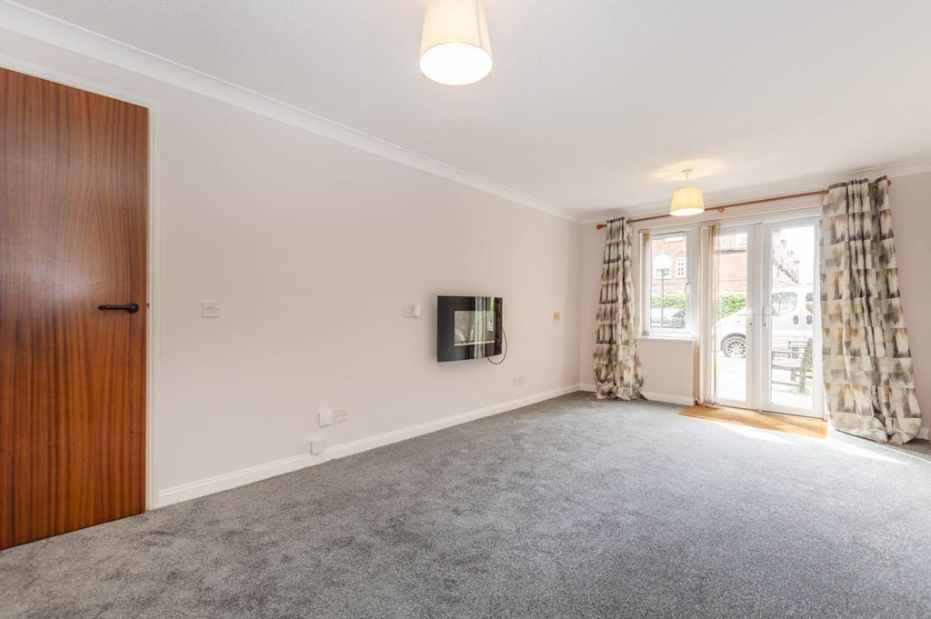 Property photo 3 of 10