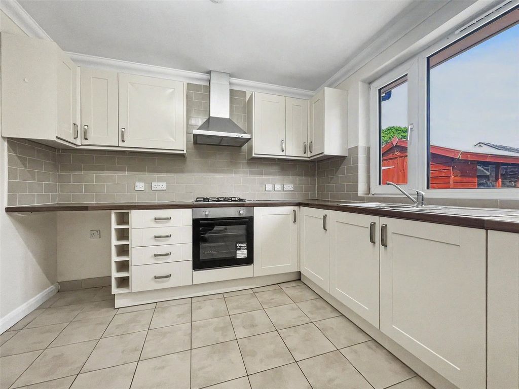 Property photo 3 of 13 Kitchen