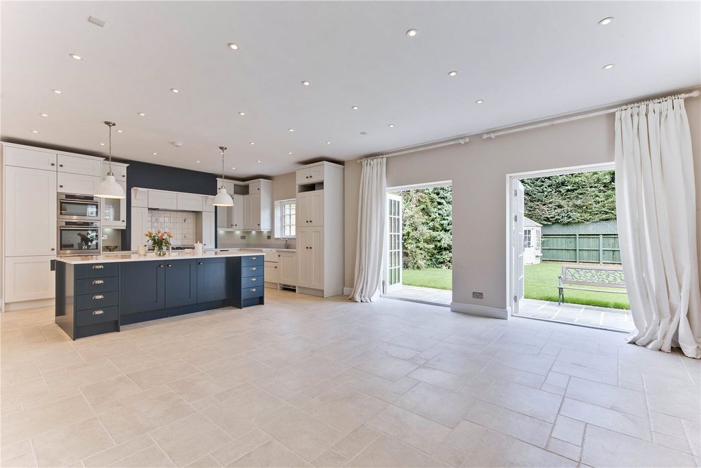 Property photo 2 of 7 Kitchen Dining Room