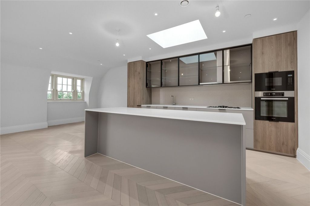 Property photo 3 of 16 Kitchen/Dining