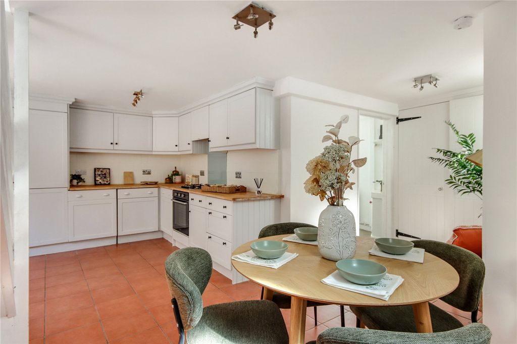 Property photo 2 of 16 Kitchen/Breakfast Rm