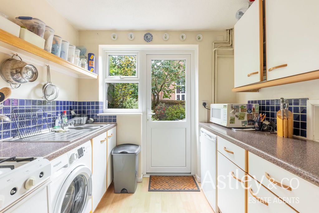 Property photo 3 of 16 Kitchen