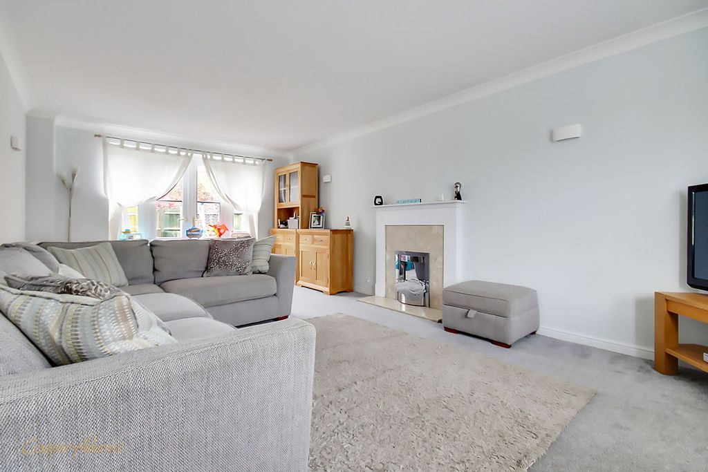 Property photo 2 of 14 Sitting Room