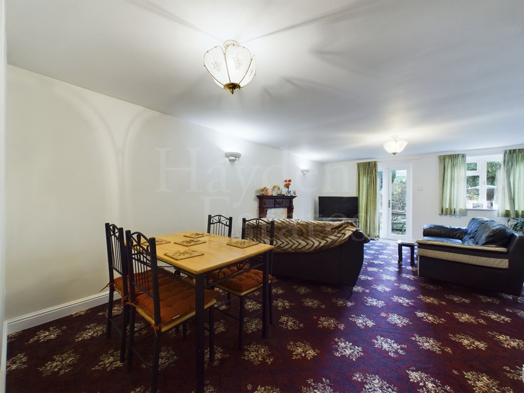 Property photo 2 of 34