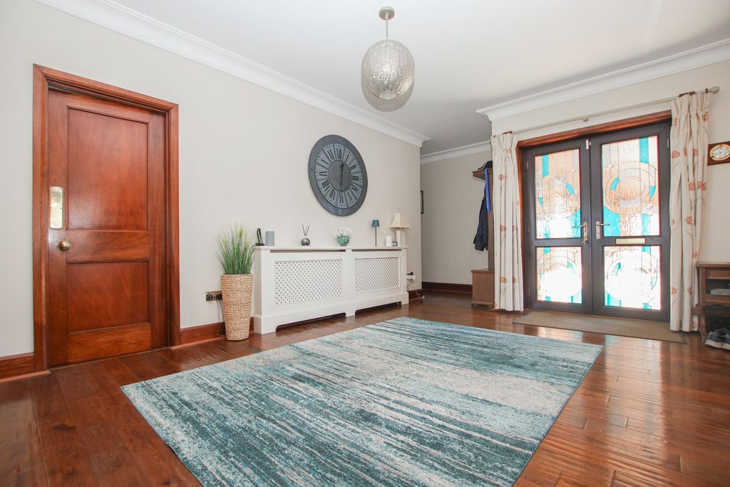 Property photo 3 of 40 5042664