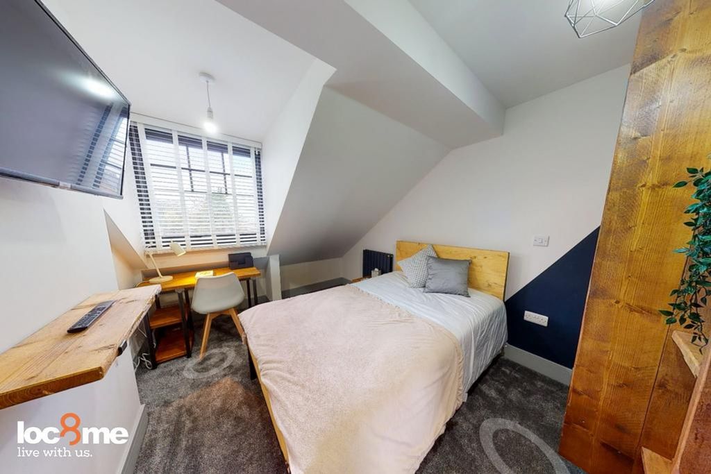 Property photo 2 of 7 A Stylish And Well-Lit Double Bedroom Perfect For ...