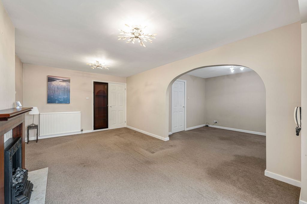 Property photo 2 of 26
