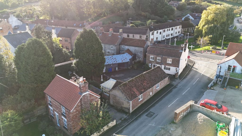 Property photo 3 of 49