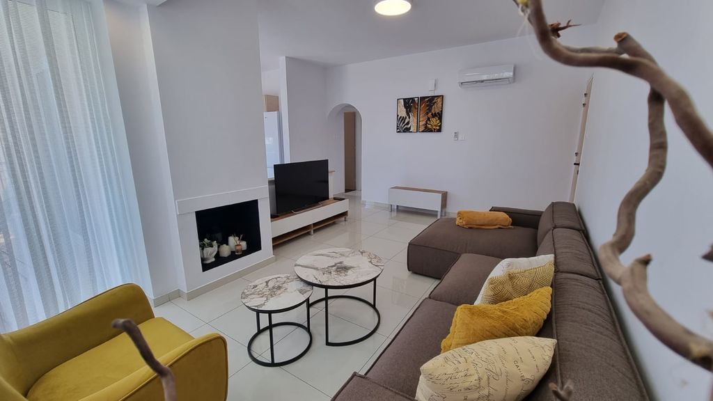Property photo 3 of 14 Lounge Area