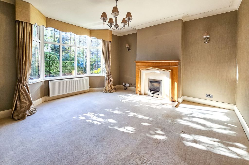 Property photo 2 of 27