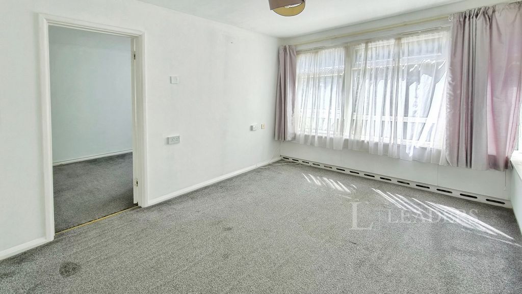 Property photo 3 of 8 Pbox-Img.Jpg