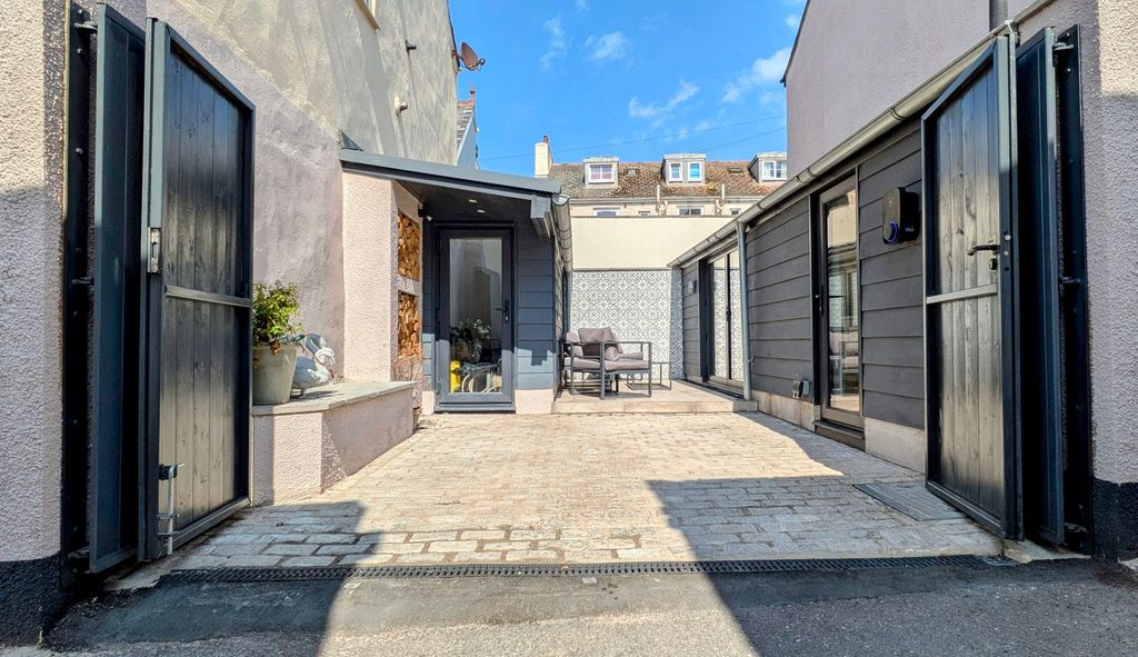 Property photo 2 of 24